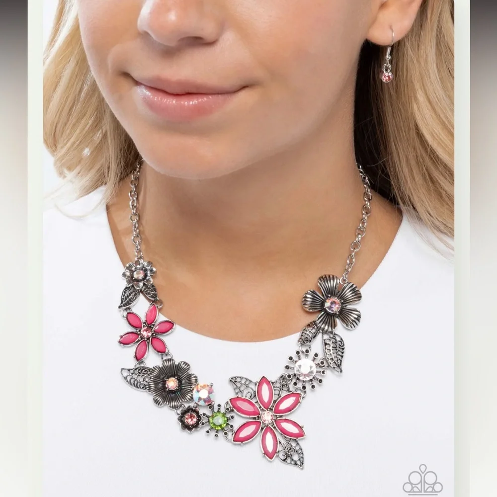 🌸💎🌸 “GARDEN MY SPARKLE” FLORAL PINK NECKLACE WITH RHINESTONES ~ PAPARAZZI❗️🌸💎🌸 - Picture 3 of 7